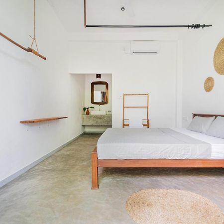 Drifter - Rooms & Food Midigama East Exteriér fotografie