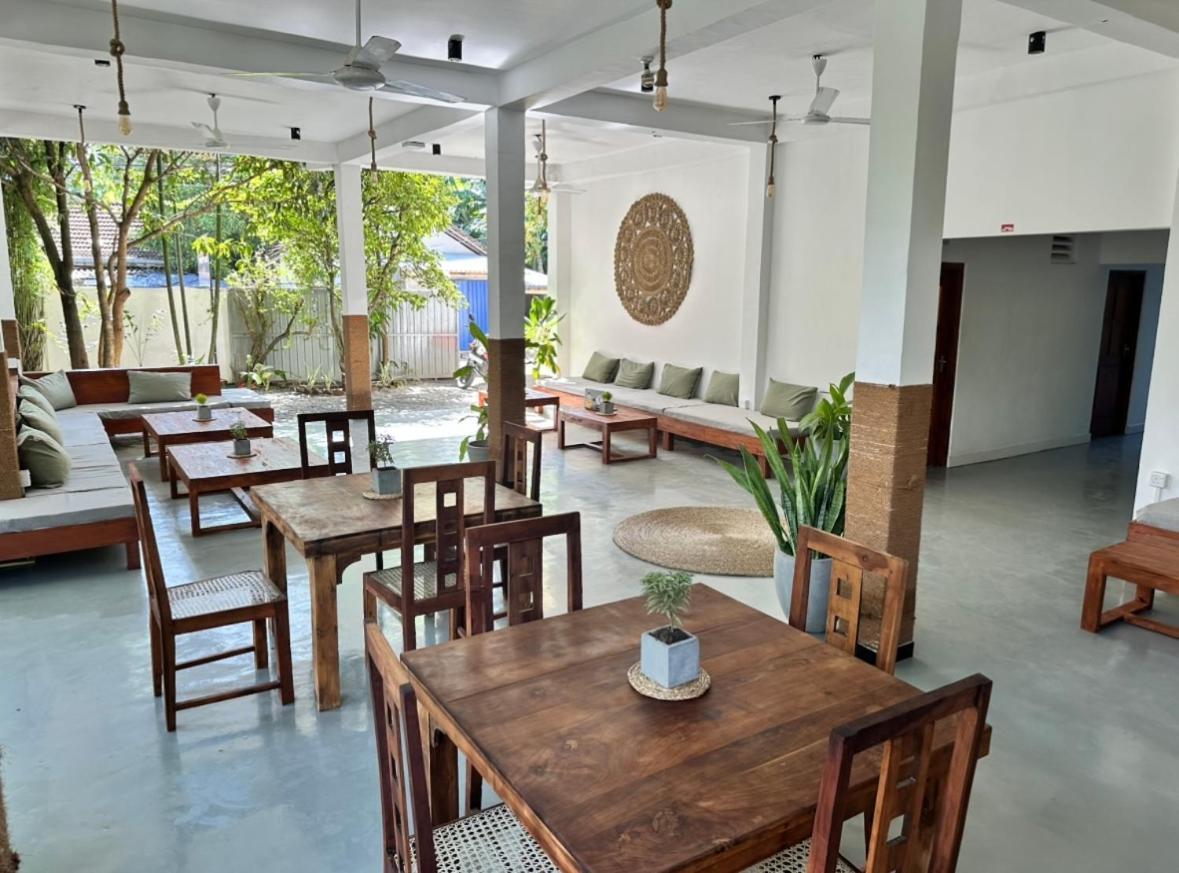 Drifter - Rooms & Food Midigama East Exteriér fotografie