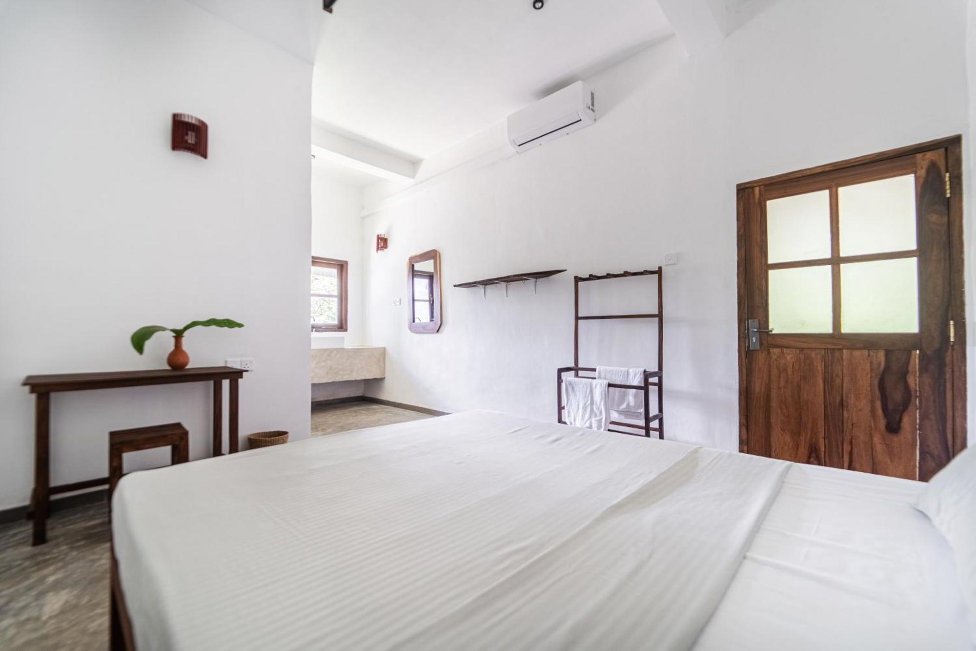 Drifter - Rooms & Food Midigama East Exteriér fotografie