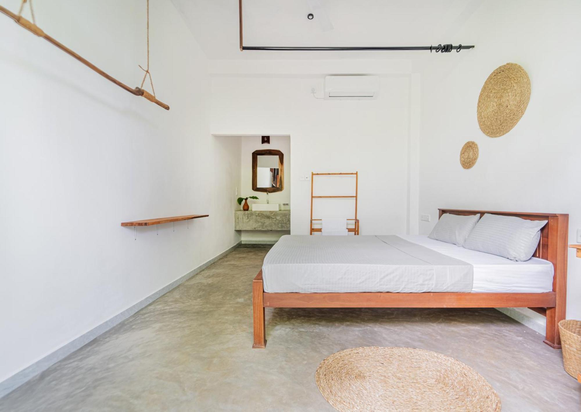 Drifter - Rooms & Food Midigama East Exteriér fotografie