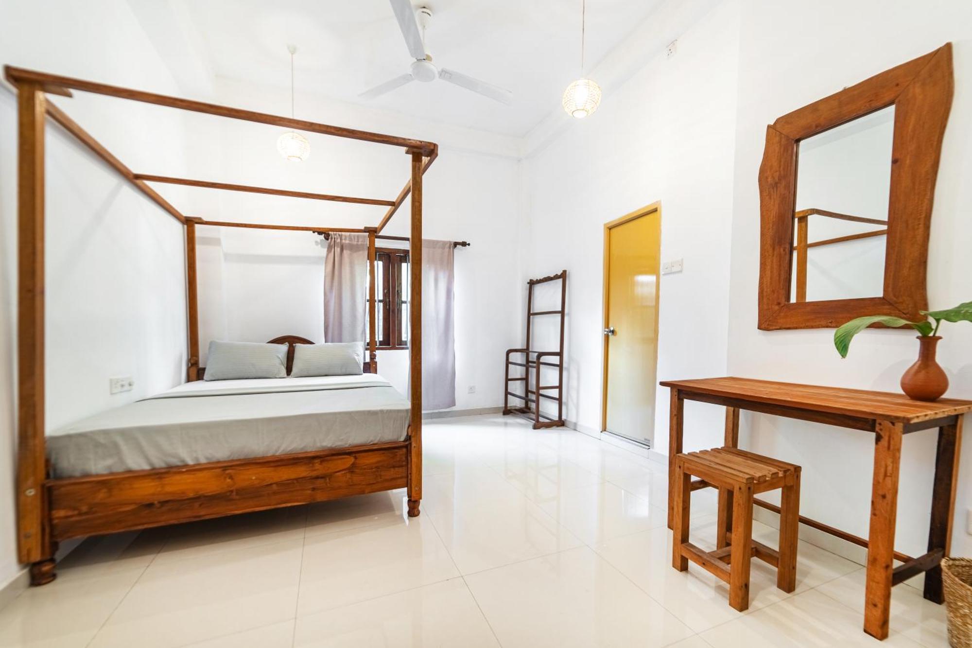 Drifter - Rooms & Food Midigama East Exteriér fotografie
